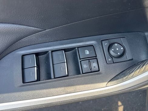 Used 2022 Toyota RAV4 XLE Premium FWD image 18
