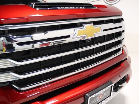 Used 2025 Chevrolet Silverado 2500 High Country w/ Technology Package AWD/4WD image 37