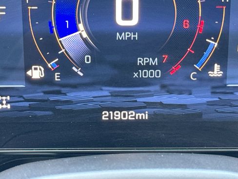 Used 2025 Chevrolet Suburban Z71 AWD/4WD image 15