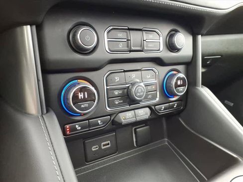 Used 2022 Chevrolet Tahoe Z71 w/ Luxury Package image 22