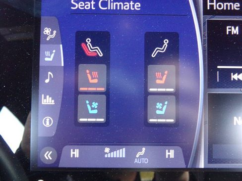 Used 2022 Toyota Venza Limited w/ Advanced Technology Package image 33