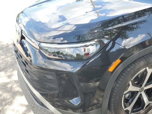 Certified 2026 Volkswagen Tiguan SE FWD image 12