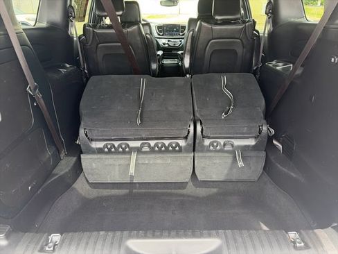 Used 2024 Chrysler Pacifica Limited FWD image 43