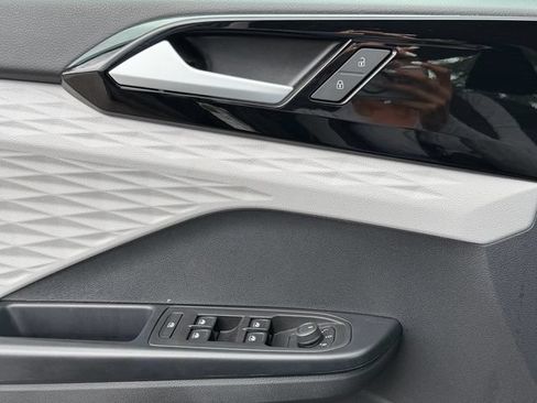 Certified 2024 Volkswagen Taos S FWD image 26
