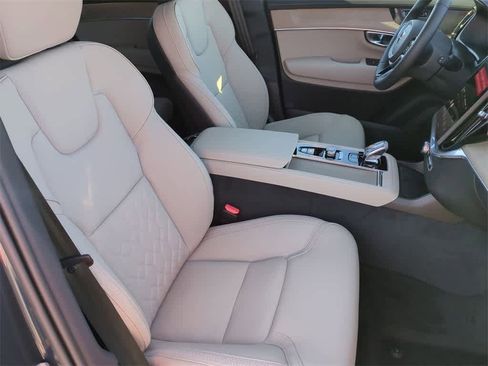 Used 2026 Volvo XC90 B6 Plus w/ Protection Package Premier image 21