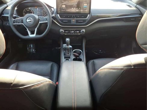 Used 2023 Nissan Altima 2.0 SR FWD image 11