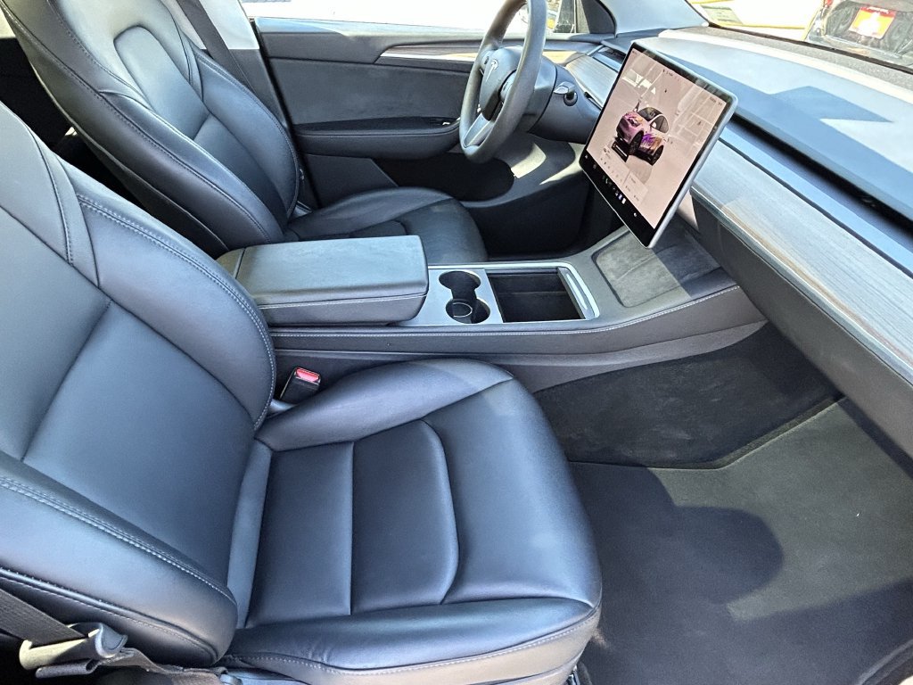 Used 2025 Tesla Model Y Long Range RWD image 9