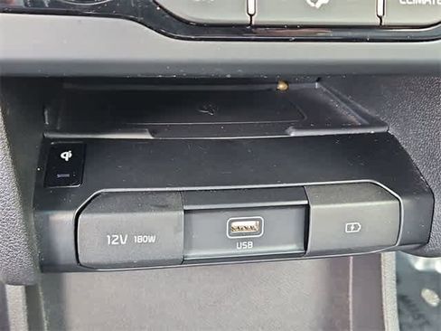 Used 2022 Kia Niro EX image 32