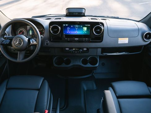 Used 2025 Mercedes-Benz Sprinter 2500 image 15