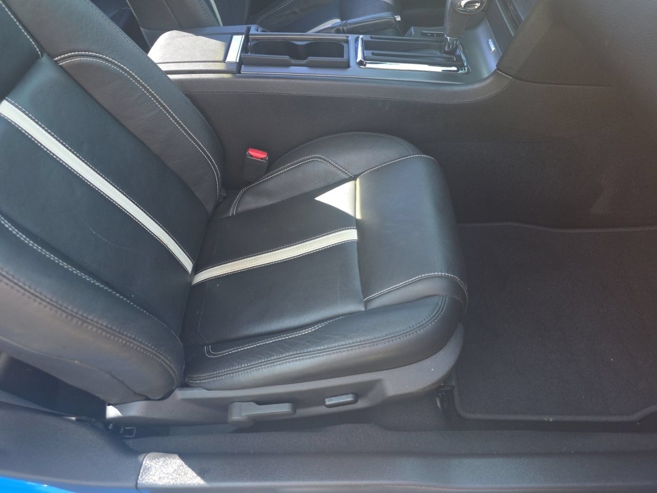 Used 2010 Ford Mustang GT Premium RWD image 34