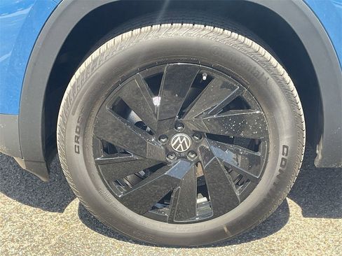 New 2025 Volkswagen Atlas SE image 9