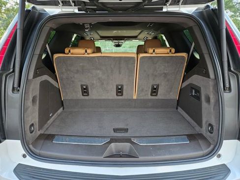 Used 2022 Cadillac Escalade Premium Luxury AWD/4WD image 19
