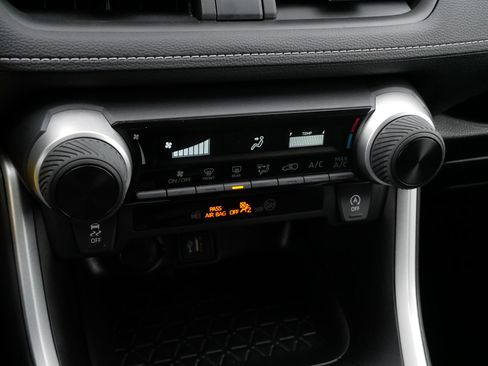 Used 2025 Toyota RAV4 LE image 23