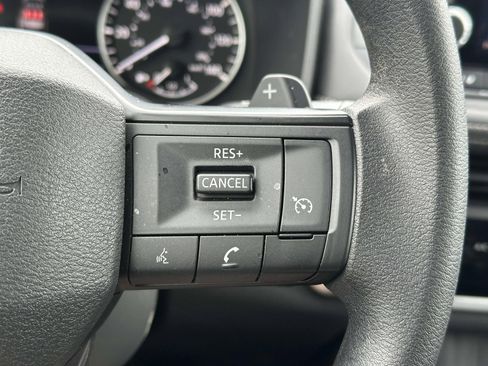 Used 2025 Nissan Rogue S AWD/4WD image 19
