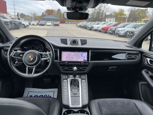 Used 2021 Porsche Macan w/ Premium Package image 21