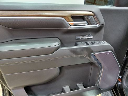 Used 2023 Chevrolet Silverado 1500 High Country w/ High Country Premium Package AWD/4WD image 45