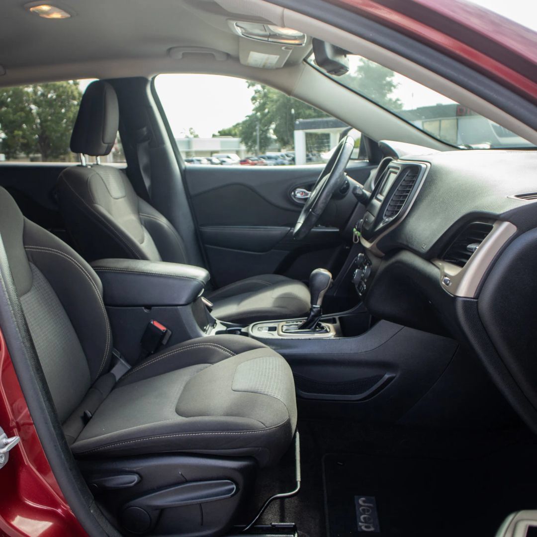 Used 2016 Jeep Cherokee Latitude FWD image 14