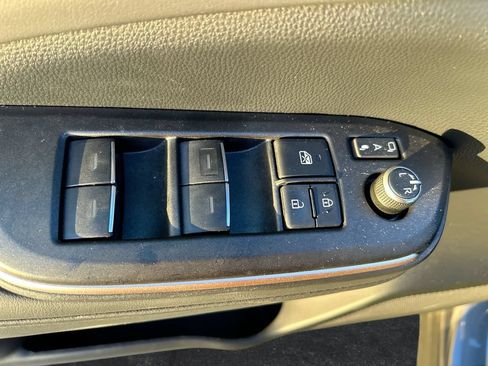 Used 2023 Toyota Crown AWD/4WD image 14