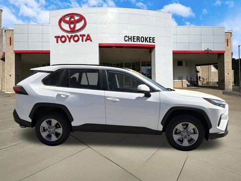 Used 2025 Toyota RAV4 XLE image 4