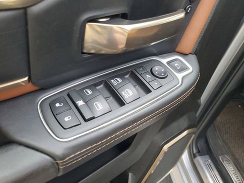 Used 2022 RAM 3500 Limited AWD/4WD image 9