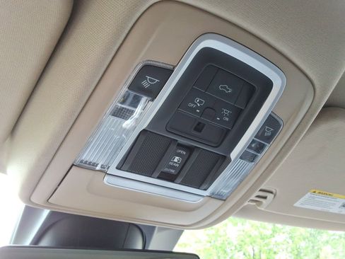 Used 2021 RAM 1500 Laramie AWD/4WD image 38