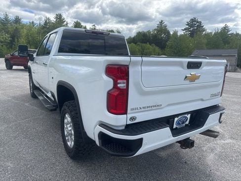 Used 2023 Chevrolet Silverado 2500 High Country w/ Z71 Off-Road Package AWD/4WD image 4