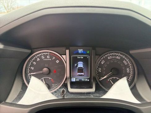 Certified 2023 Toyota Tacoma TRD Off-Road image 16