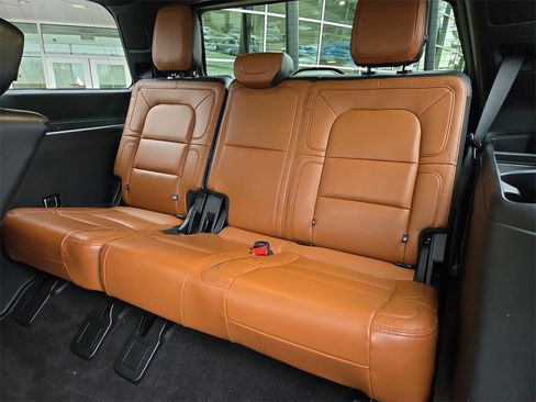 Used 2020 Lincoln Navigator Reserve w/ Luxury Package image 13