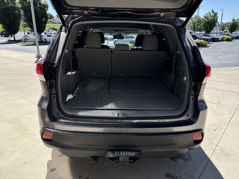 Used 2019 Toyota Highlander XLE AWD/4WD image 31