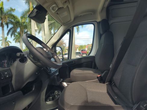 Used 2025 RAM ProMaster 2500 w/ Convenience Group FWD image 14