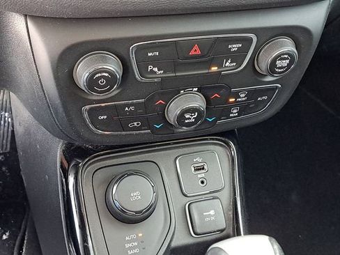 Used 2017 Jeep Compass Limited image 16