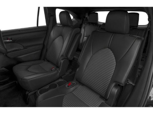 Used 2022 Toyota Highlander XLE AWD/4WD image 13
