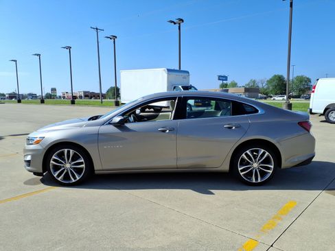 Used 2024 Chevrolet Malibu LT FWD image 2