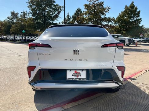 Used 2025 Buick Envista Sport Touring image 7