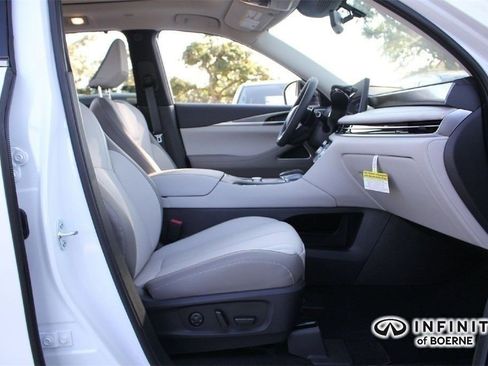 Certified 2026 INFINITI QX60 Luxe w/ Family Package image 13