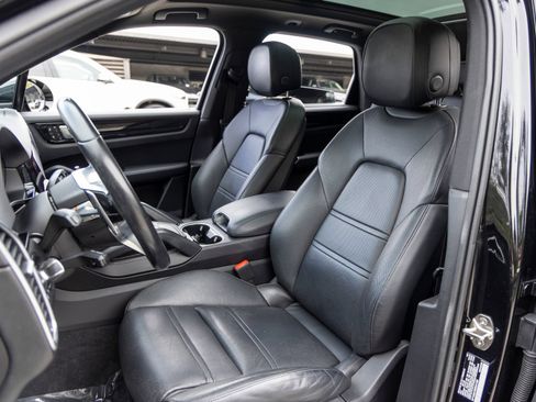Certified 2022 Porsche Cayenne S AWD/4WD image 5