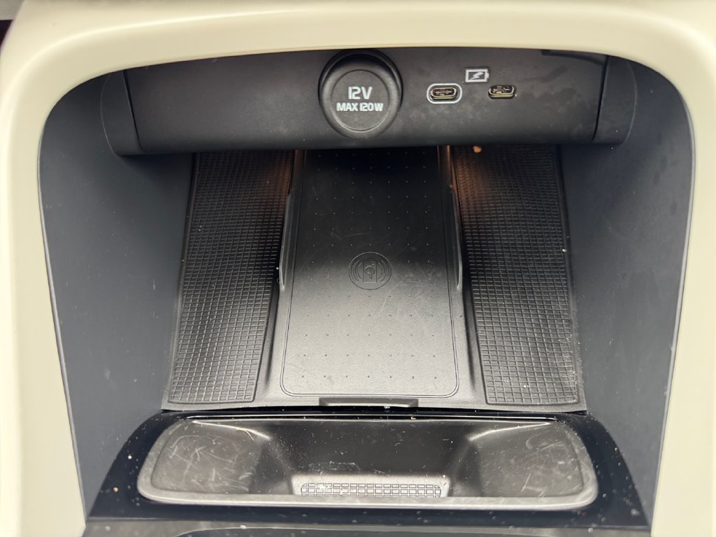 Used 2025 Volvo XC40 B5 Plus AWD/4WD image 21
