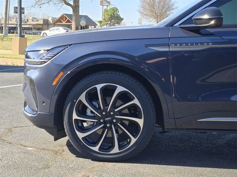 Used 2024 Lincoln Nautilus Black Label image 8