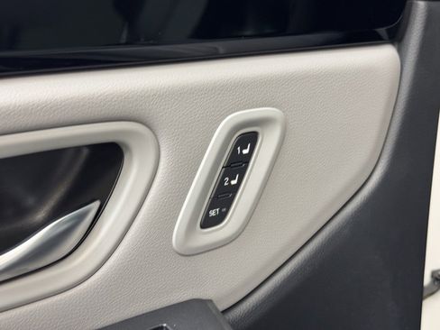 New 2025 Honda Pilot EX-L image 9