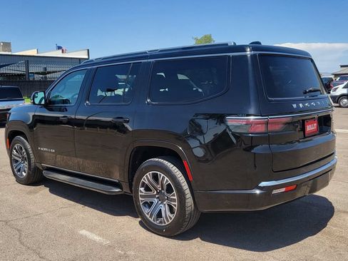 Used 2024 Jeep Wagoneer Series II w/ Flexible Seating Group AWD/4WD image 7