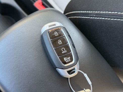 Used 2025 Hyundai Venue SEL image 22