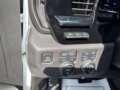 Used 2025 Chevrolet Silverado 1500 ZR2 w/ Technology Package image 48