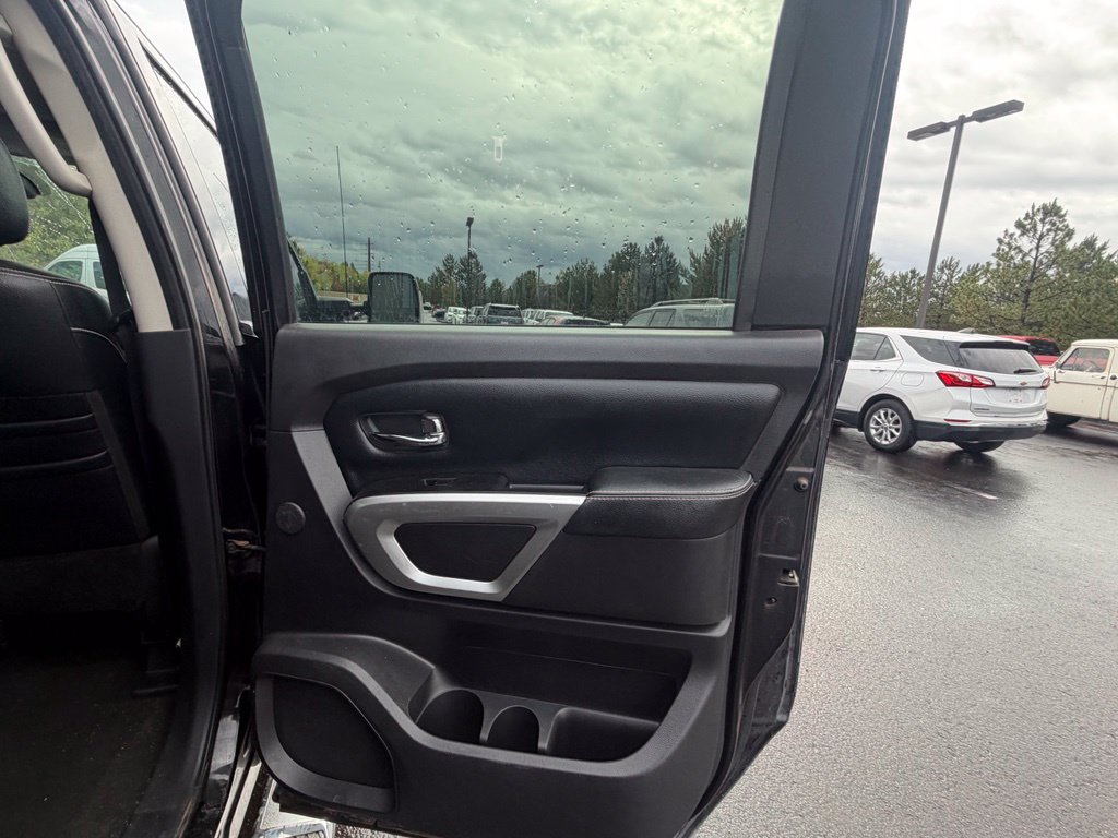 Used 2017 Nissan Titan PRO-4X w/ Pro-4x Convenience Package AWD/4WD image 13