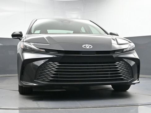 Used 2025 Toyota Camry LE w/ Convenience Package image 21