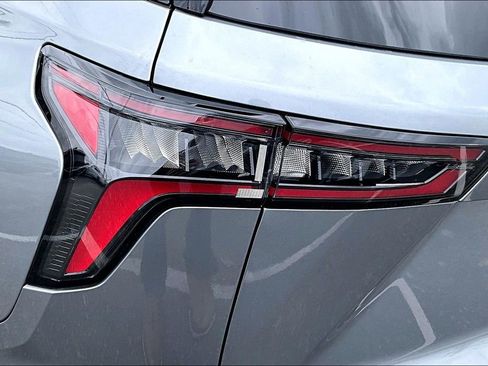 Used 2025 Chevrolet Equinox LT image 40