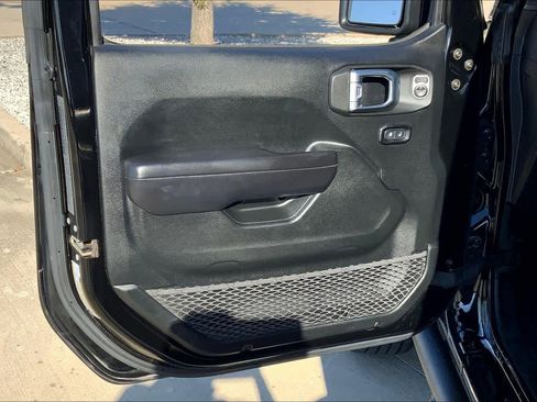 Used 2020 Jeep Wrangler Sport image 32