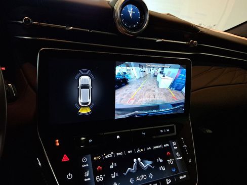 New 2025 Maserati Grecale GT image 13