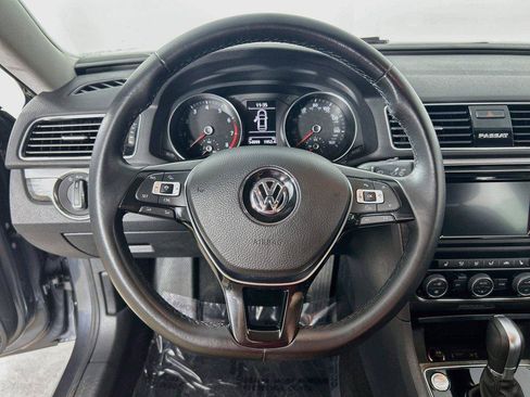 Used 2018 Volkswagen Passat 2.0T SE FWD image 11