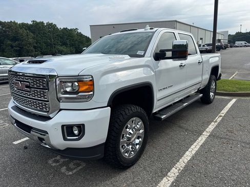 Used 2019 GMC Sierra 2500 Denali w/ Duramax Plus Package AWD/4WD image 4