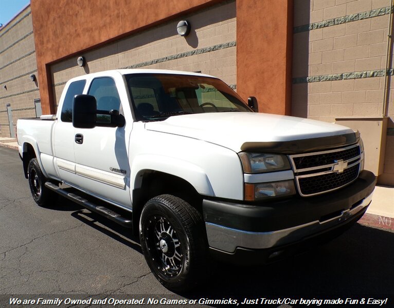 Used 2006 Chevrolet Silverado 2500 LT RWD image 1